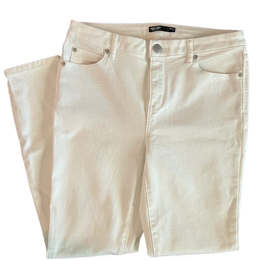 Simply Vera Vera Wang Skinny Jeans sz 8 - NWOT

Midrise and has some stretch